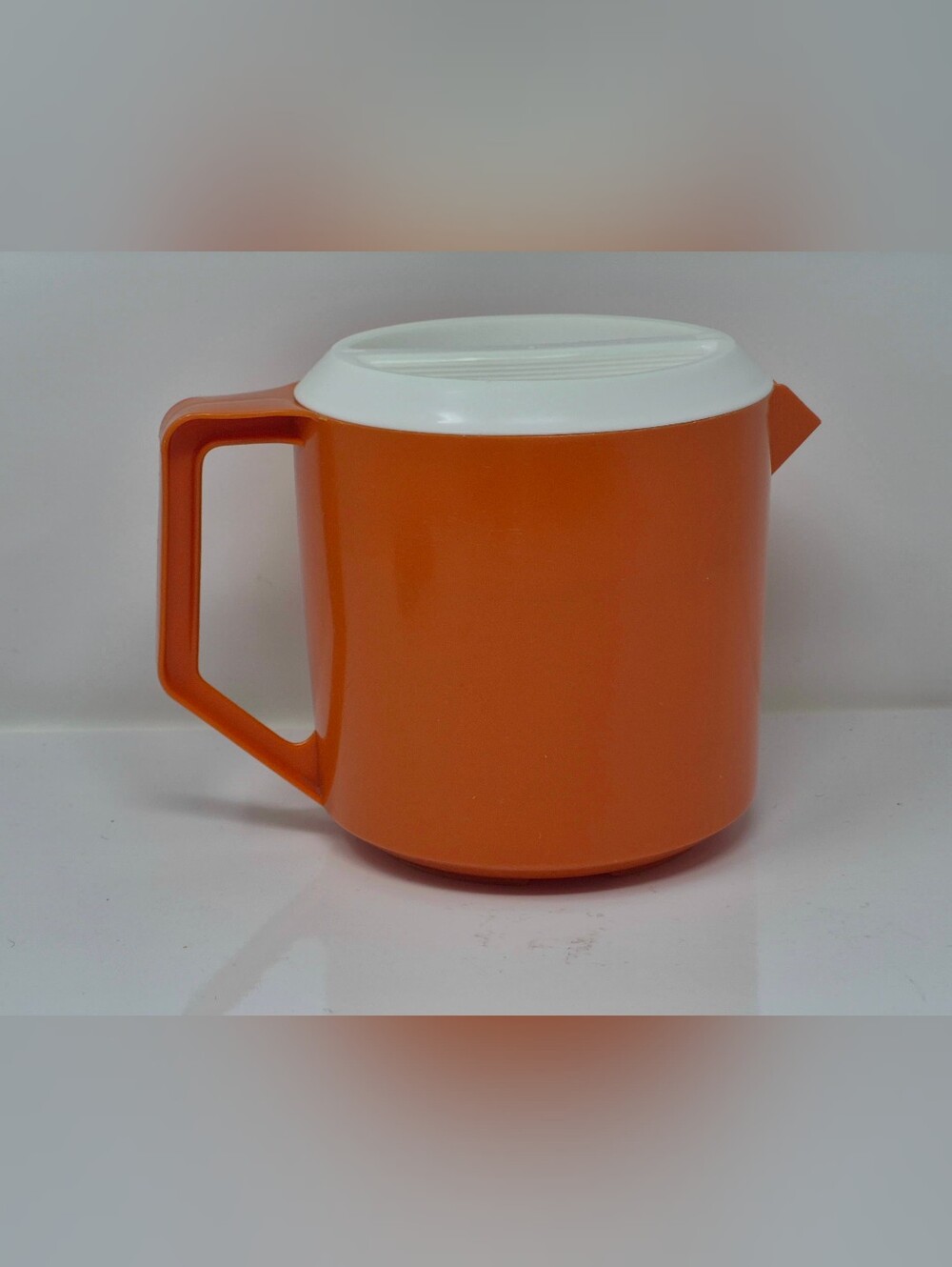 Vintage Rubbermaid Orange 50 Oz Pitcher With White Lid